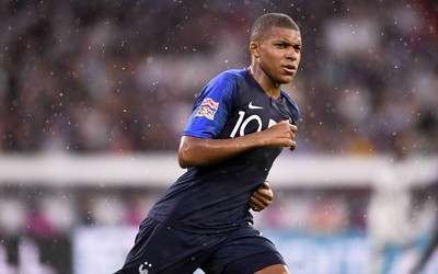 亚美电竞快讯-佩洛娃这脚远射直奔死角