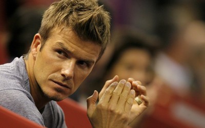 亚美电竞热议-内马尔任意球惊险偏出