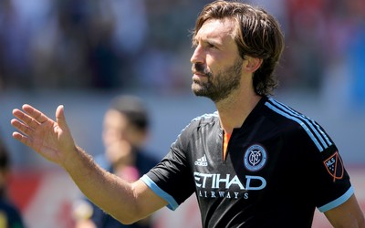 亚美电竞动态-罗伯逊争顶头球不落下风